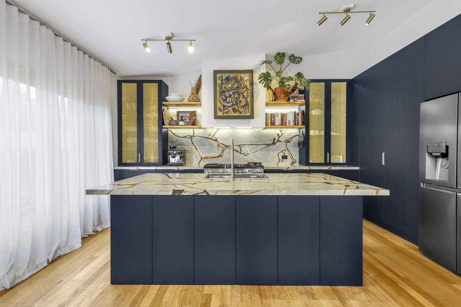 Bold navy and brushed gold - custom contemporary kitchen in Greater Sydney by Kitchen Envy