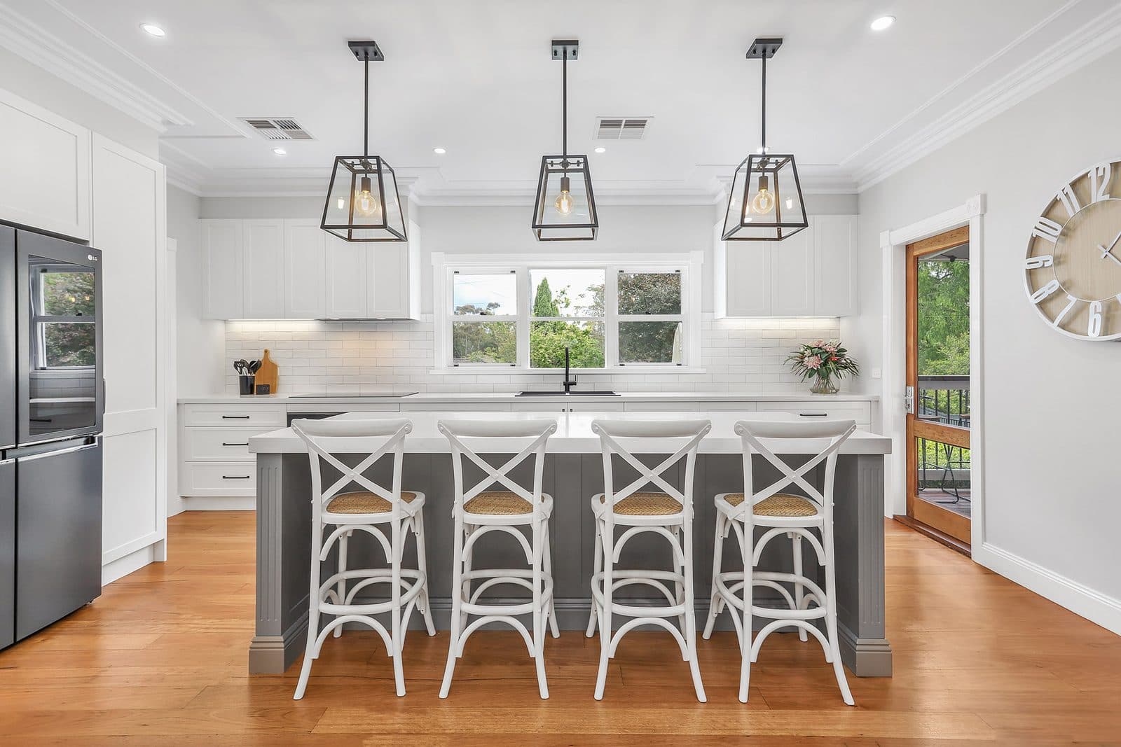 Classic shaker with a modern edge - custom shaker kitchen in Greater Sydney by Kitchen Envy