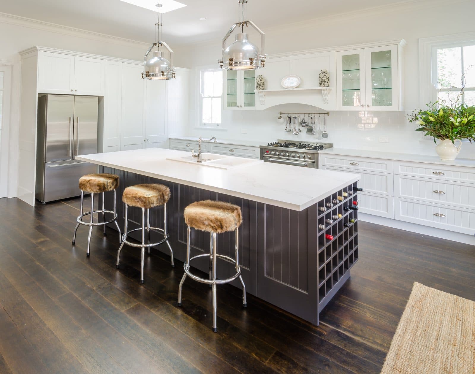 Timeless two-toned shaker elegance - custom hamptons kitchen in Greater Sydney by Kitchen Envy